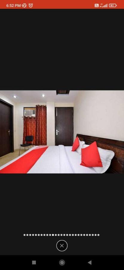 Oyo Max Residency Near Dlf Avenue Saket New Delhi